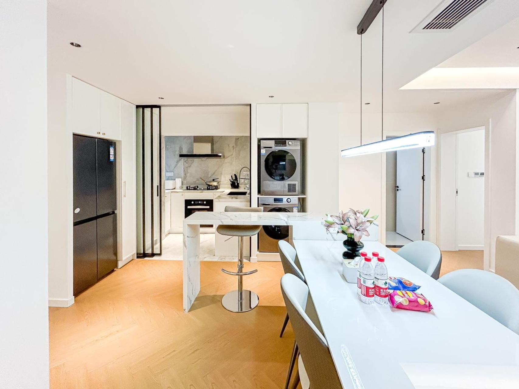 Apartment Ehub - Walk To Yuyuan Garden, The Bund And People's Square, Boutique 3bedroom Fully Equipped Family , Very Close To Subway