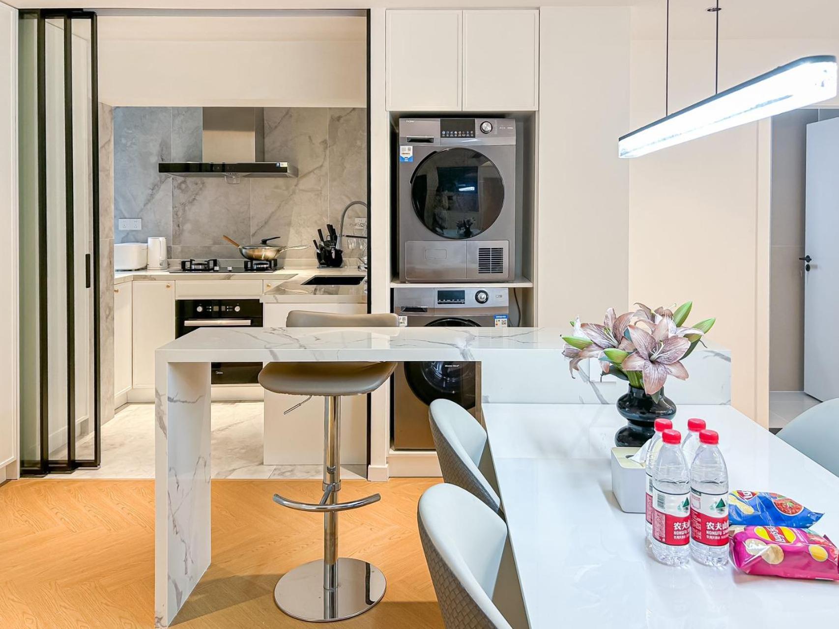 Apartment Ehub - Walk To Yuyuan Garden, The Bund And People's Square, Boutique 3bedroom Fully Equipped Family , Very Close To Subway *