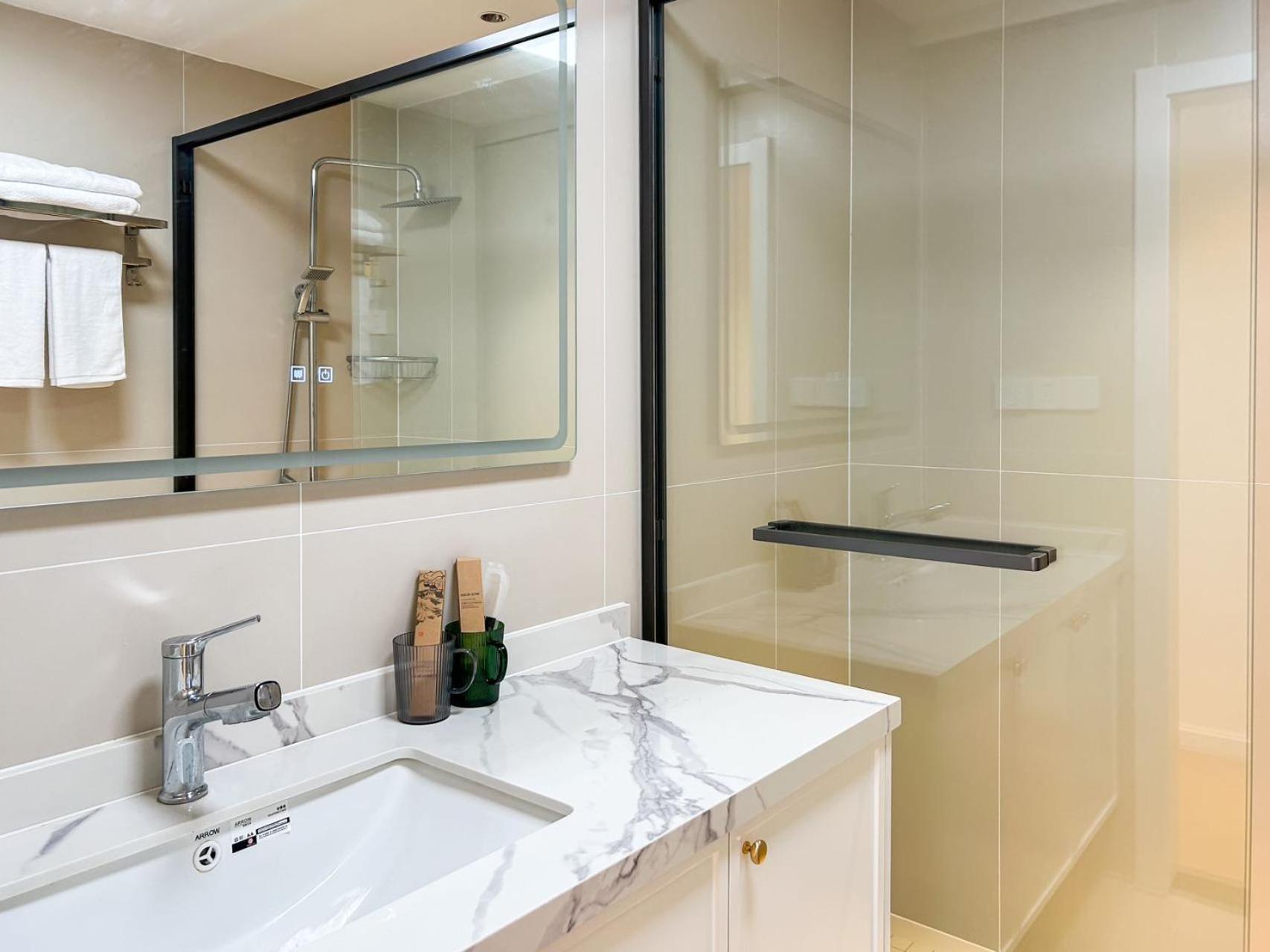 Ehub - Walk To Yuyuan Garden, The Bund And People's Square, Boutique 3bedroom Fully Equipped Family , Very Close To Subway *