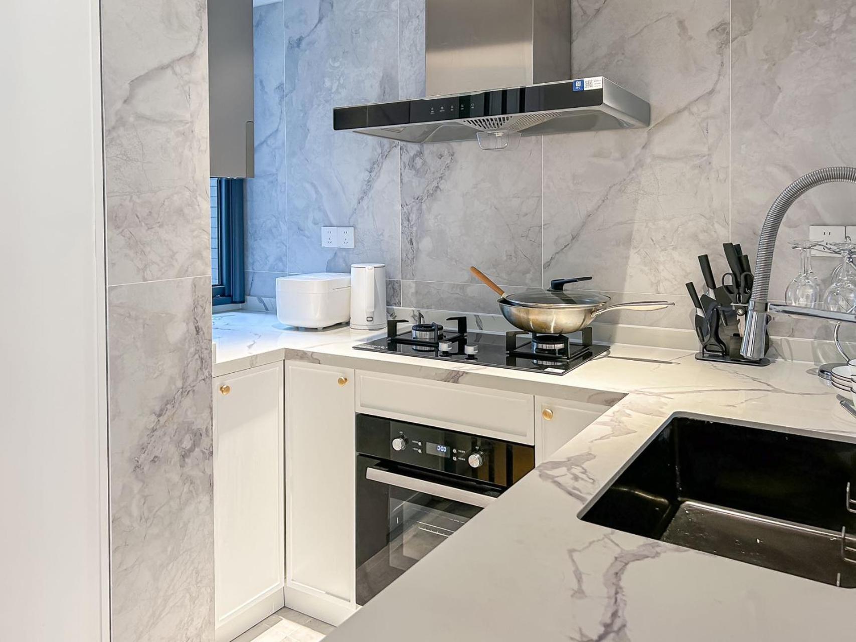Ehub - Walk To Yuyuan Garden, The Bund And People's Square, Boutique 3bedroom Fully Equipped Family , Very Close To Subway Apartment